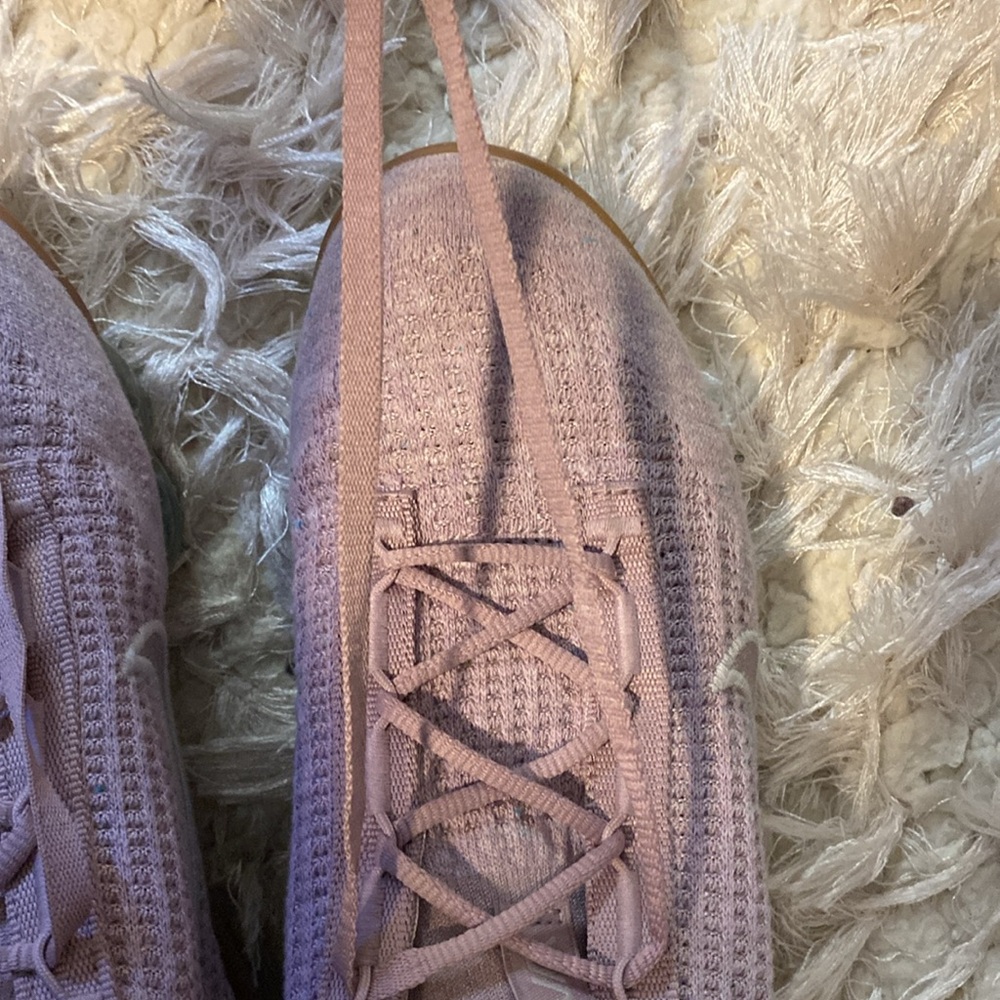Nike Vapormax Purple Athletic Shoes with Knitted Fabric and Low-Top Design - Picture 5 of 5
